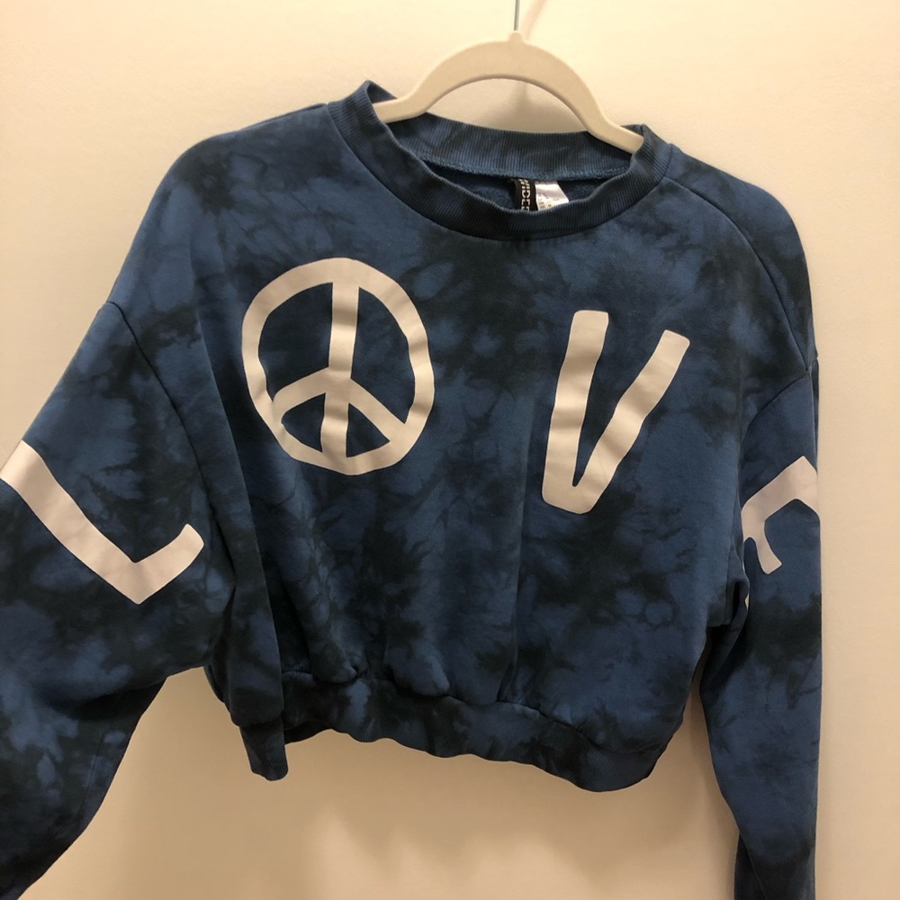 Blue tie dye pullover.